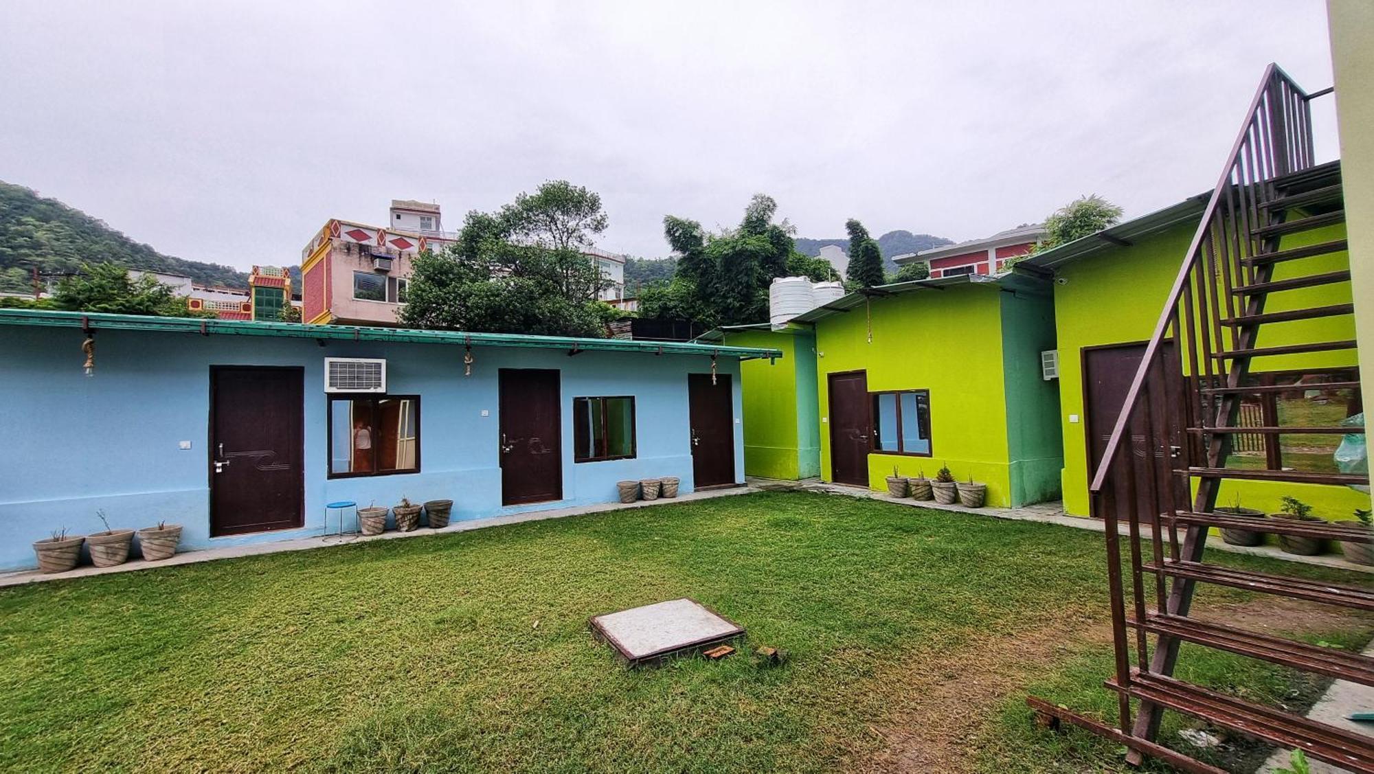 Landlopers Hostel Rishīkesh Esterno foto