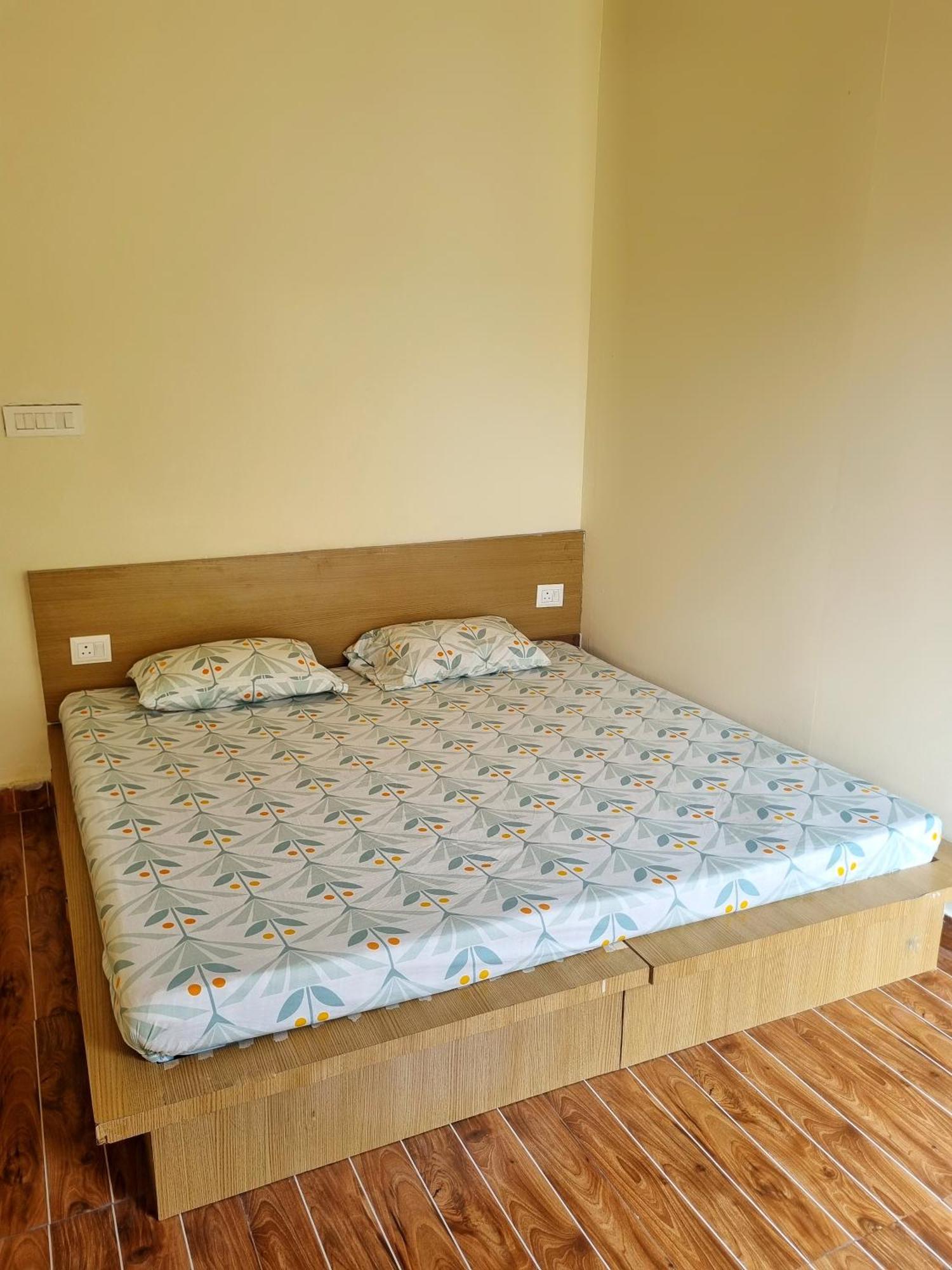 Landlopers Hostel Rishīkesh Esterno foto