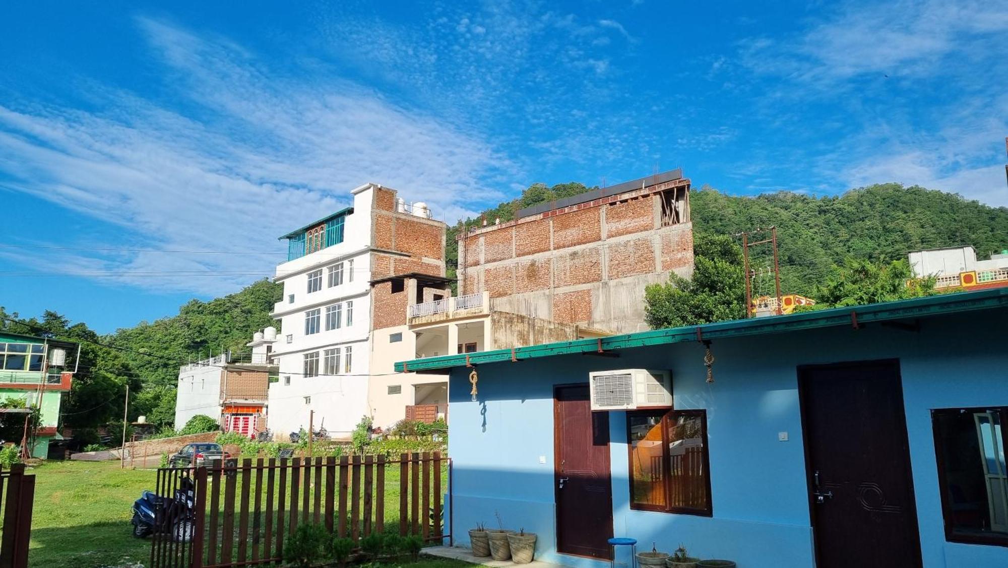 Landlopers Hostel Rishīkesh Esterno foto