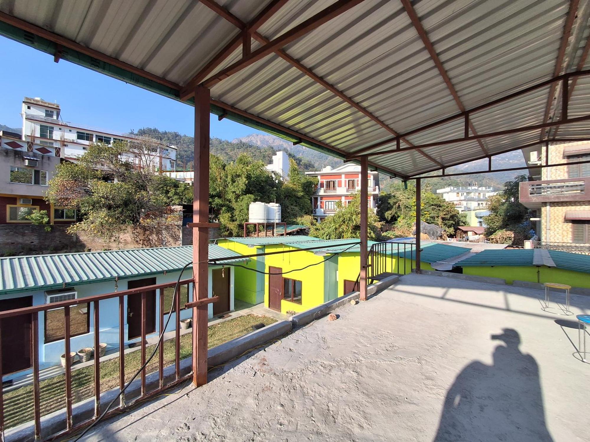 Landlopers Hostel Rishīkesh Esterno foto